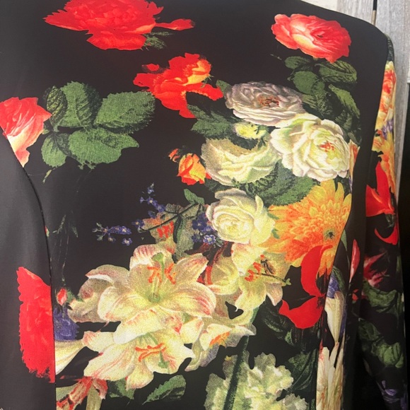 Black Floral Patterned Top - Picture 2 of 7